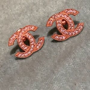 Absolutely stunning rose gold plated sparkly crystals CC trendy studs earrings.